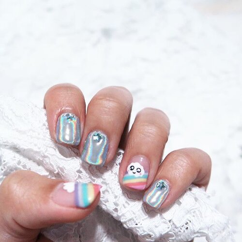 <div class="photoCaption">@TwentyNailsSg gave me shiny holographic nails with stars (reflecting rainbow light) and matching rainbow nails! 🌈Super cute and super me don't ya think? 😆#TwentyNailsSg is having their GSS promotion now! 💕- Classic Mani + Pedi $46.80 (U.P. $76)- Classic Gel Mani + Classic Pedi $60.80 (U.P. $98)- Classic Gel Mani + Pedi $73.80 (U.P. $120)Includes foot bath of your choice! 👣#clozette #rainbownail #rainbownailart #rainbowsarecool #rainbowsareawesome #holographicnailpolish #holographicpolish</div>