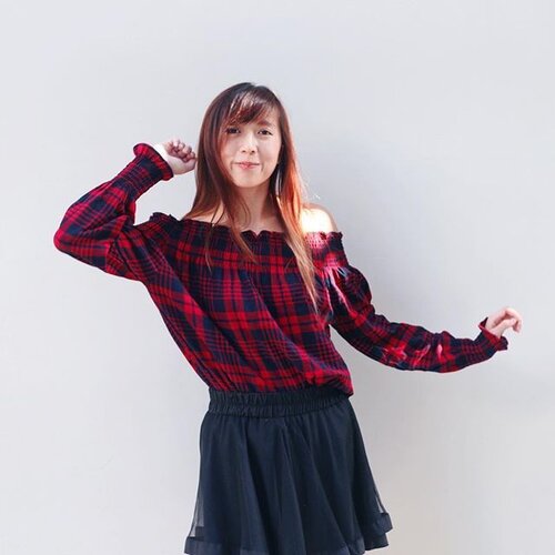 <div class="photoCaption">Candid shot by @ken_seah which depicts my usual self. 😆 Dressed in @PepperkokoSg plaid flannel off-shoulder top which is really comfy! ❤️ Blog is updated (link in bio) with my outfits from #Pepperkoko for Valentine's Day! Had a good Valentine's this year where Ken cooked dinner for me hehe more on my Dayre. 💓
#PepperkokoSg #sgclothing #clozette #clozettedaily #ootdsg #sgootd #outfitofthedays #outfitofthedaymagazine #sglookbook #lookbooksg #outfitofday #sgfashionista #sgfashionistas #sgfashionweekly #sglifestyleblogger</div>