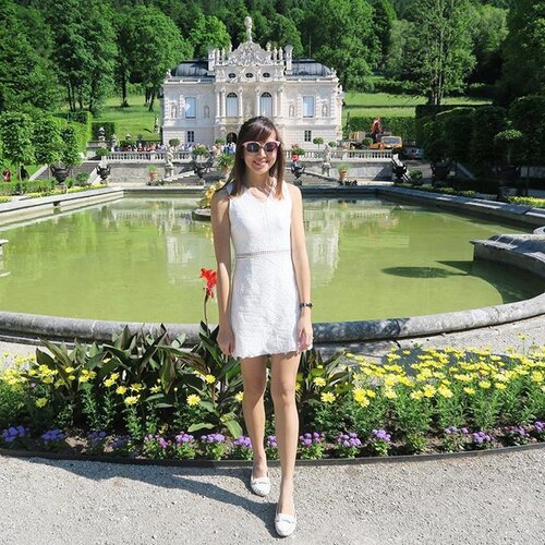 <div class="photoCaption">This time last week I was in #Linderhof for #kenting🍯🌛 exploring the #LinderhofPalace! 🏰
This comfy white dress from @purpursg helped to beat the heat and kept me looking pretty! 👗
#clozette #linderhofcastle #puroursg #ootdsg #sgootd #wiwtsg #sgwiwt #sgfashionista #sgfashionistas #sgfashionweekly</div>