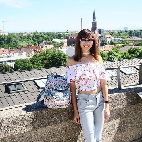 <div class="photoCaption">Hello Munich! 🇩🇪 Great to have my trusty backpack from @kipling_sg for my honeymoon travels! 🎒
#kenting🍯🌛 #clozette #exploremunich #exploringmunich #kiplingsg #kiplingbackpack #sgootd #ootdsg #sgwiwt #wiwtsg</div>