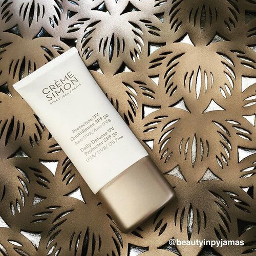 <div class="photoCaption">Sun's out today ☀️Don't forget your sunscreens! 😉 #sunscreen Have a lovely weekend! #sunblock #clozette #beauty #skincare #frenchskincare #cremesimon #cremesimonsg</div>