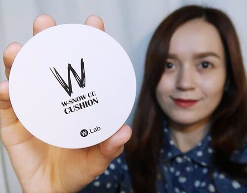 <div class="photoCaption">The @w.lab W-Snow CC cushion is what I've been using lately. It made my skin look flawless and radiant with minimal touchups throughout the day. 😀💗 More details about this cushion is posted on the blog! ✨ Check out 🔹www.bloominzahra.com🔹 for more infos. 🤗 Got mine at @charis_official and you can get yours at hicharis.net/bloominzahra 😄💕 #charisceleb #wlab #CoolingSensation #Kbeauty
.
.
.
.
#beauty #clozette #beautyblogger #blogph #blogger #bloggers #igers #instagramers #igdaily #fblogger #fbloggers #bblogger #bbloggers #cushion #makeup #bloggersph #lifestyle #lifestyleblogger #beautyblog</div>