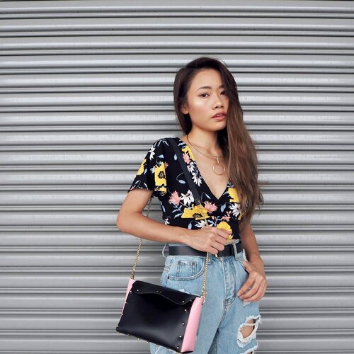 <div class="photoCaption">Have a great week peeps!
Links in bio🌷🌺🌸
📷|@johnnytws
#clozette #wiwt #CTMonde2017 #CTMonde #lookbook #floralindistressed</div>