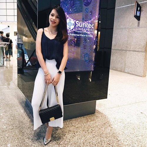 <div class="photoCaption">Happy Mind, Happy Life.
Couldn't think of any fanciful quote for this picture but I wanna ask you to always keep that smile 😊
.
.
.
#clozette #clozetteambassador #selfie #selca #selfstagram #asians #love #pretty #postthepeople #sgblogger #singaporeblogger #follow #followme #poppyweekends #ootd #vscocam #chanel #chanelboy #chanelboycaviar #applewatch #charlesandkeith #pleated #vscosg #lookoftheday #photooftheday #iger #igsg #instadaily</div>