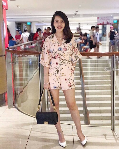 <div class="photoCaption">What feels like the end are often the beginning. Life is like a roller coaster, live it, be happy, enjoy life. 😇...#clozette #OOTD #selca #selfstagram #love #pretty #lookoftheday #postthepeople #wiwt #sgblogger #singaporeblogger #stylexstyle #follow #followme #asians #poppyweekends #photooftheday #potd #TCLootd #iger #igsg #instadaily #vscosg #vscocam #pedro #chanel #chanelboy #chanelboycaviar #theclosetlover</div>