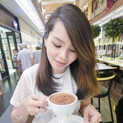 <div class="photoCaption">I've always yearn for coffee-talk but little did I knew that it could end me up in trouble.
.
.
.
#selfie #selca #selfstagram #love #asians #sgblogger #singaporeblogger #follow #followme #poppyweekends #clozette #ootd #iger #igsg #instadaily #postthepeople #vscocam #vscosg #throwback #lookoftheday</div>