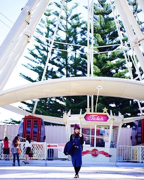 <div class="photoCaption">I nearly asked a guy to take photo with me today and he and his colleague are sitting right behind the ticketing counter in this photo. 😂😂 anyway ferris wheel is so fun especially when its windy! @simontey
#clozette #fashion #fashiondiaries #fashionblogger #lookbook #ootd #instahub #explore #outfit #girl #igdaily #igers #igsg #sgblogger #today #me #selfie #portrait #vscocam #photography #sonyimages #travel #photooftheday #clairesimontravel #claireaudreyootd #stylexstyle #perth #fremantle #me #winter</div>