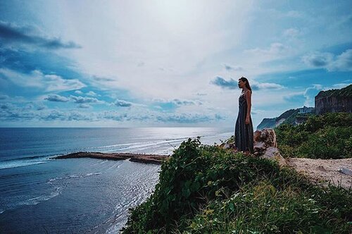 <div class="photoCaption">Beautiful things happen when you distance yourself from negativity - so true 😌 📷@simontey #clairesimontravel #bali#clozette #explore #igdaily #sunset #sgblogger #today #portrait #vscocam #landscape #photography #travel #sonyimages #traveller #nature #adventure #wander #art #mood #vibes #sea #beach #beautiful #indonesia #wanderlust #life #sgtravelblog #me #fashion</div>