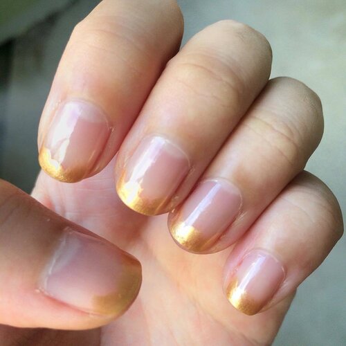 <div class="photoCaption">A twist to the classic French tips💅🏻 #manicure #nailart #nailaddicts #nailaddict #clozette</div>