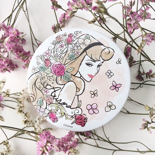 <div class="photoCaption">Got this @itsdemo_official Disney Compact Face Powder and I'm loving it the more I use it😍 More information is up on my blog now!
#clozette #disney #sleepingbeauty #beautyflatlay #beautyinfluencer #beauty #makeup #japanesemakeup</div>
