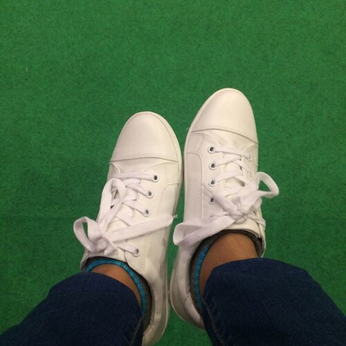 <div class="photoCaption">I'm bad at selecting shoe size. Not sure If I am a size 9 or 10. Bought this pair through #smgiftcerticate . Just got to say because gipit ako. 😅 #gclang #shoefie #smkicks #smshoesandbags #sneakers #whitesneaks #sneakers #Clozette 👟👟 #latergram #latepost</div>
