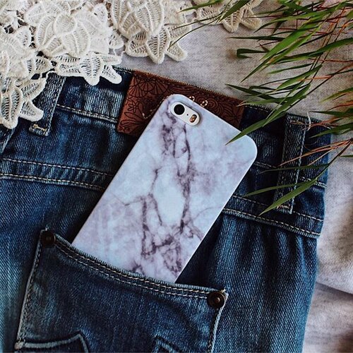 <div class="photoCaption">Marble madness @personalithings ⚾️ #clozette #caseph #marblecaseph #flatlay</div>