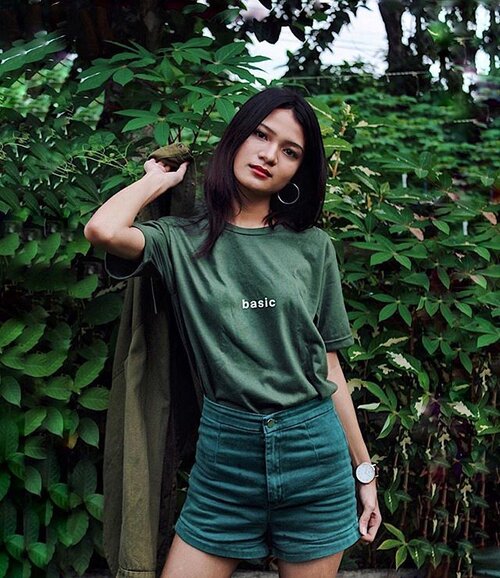 <div class="photoCaption">Blending in 🍃 Shirt from @twobrokegirlsclothing 💥 Shot by @francispaulrey #clozette #teamshirubi #ootd #ootdph #TBGCootd</div>