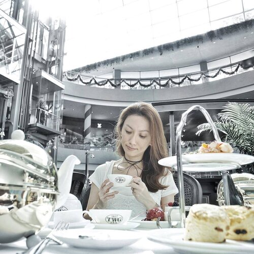 <div class="photoCaption">I have lots of pics to shoot but need to catch up with work. Promise I'll share very soon! In the meantime, missing tea time with my bb @jancxyy at @twgteaofficial 😍😍😍 This place has the best scones 🙌🏻🙌🏻🙌🏻 Choker: @theofficialpandora • Tee: @wetseal • 📷: @jancxyy ❤️
.
.
.
.
.
#tea #monochrome #singapore #minimal #minimalist #whywhiteworks #love #sg #fashion #mybeigelife #style #monochromatic #instafashion #clozette</div>
