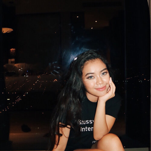 <div class="photoCaption">FINALLY 18!
Thanks to everyone who made my night extra special ❤️ Hi ate @kavijandre, I'm wearing your gift agad 😉</div>