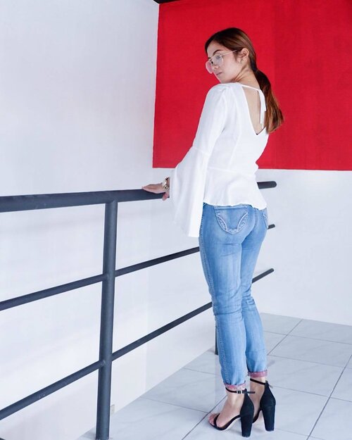 <div class="photoCaption">🍴Raluz's restaurant in Sta.Rosa, Laguna just recently opened and I hope you guys esp South people can visit them! Freebies are waiting for you on your first visit; mechanics will be posted soon. Thank you also to @freshgearjeans for this reversible denim pants. Stoked how comfortable and flattering it is! #StyldFresh #FreshGearJeans 👡: @wear.strut ❤️</div>