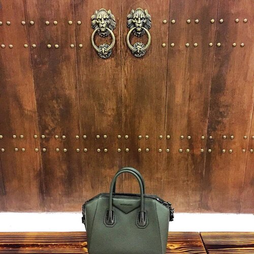 <div class="photoCaption">Waiting to pass through these palatial doors
.
.
.
.
.
.
.
.
#details #mycasualstyle #abmhappylife #styleguide #acolorstory #styleinfluencer #styleinspiration #ootdenvy #aboutalook #fashionbloggers #fashiondiaries #fashiongram #fashionpost #ootdwatch #wiwt #fashiongirl #thatsdarling #ootdshare #abmlifeiscolorful #whatiwore #clozette #myunicornlife #currentlywearing #effortlessstyle #todayiwore #flashesofdelight #pursuepretty #ootdfash #outfitpost</div>