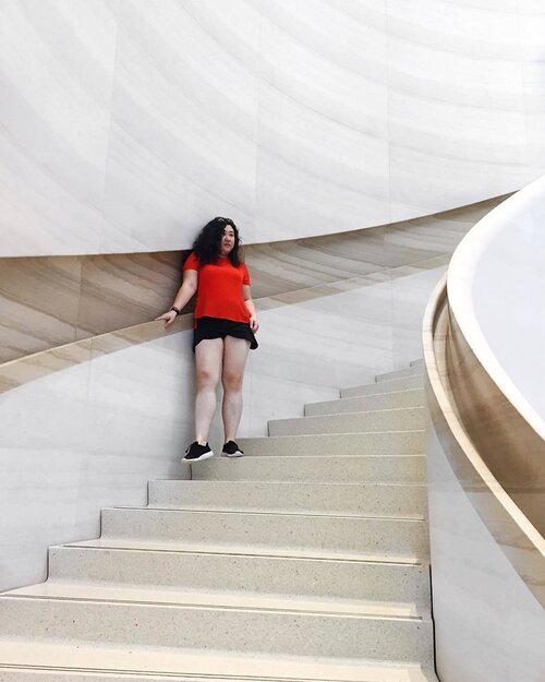 <div class="photoCaption">A subtle juxtaposition between lines and curves
.
.
.
.
.
.
.
. #ihavethisthingwithstairs #sportluxe #personalstyle #bloggerstyle #sportyluxe #fashioninspiration #personalstyleblogger #detailsoftheday #styleblogger #clozette #stylediaries #styleinspo #womenwithstyle #athleisure #abmhappylife #influencer #marble #lifestyleblogger #staircase #ihavethisthingwithmarble #fashiongoals #fashionforward #inmycloset #classyandfashionable #asseenonme #prettythings #digitalinfluencer #summerstyle #grandstaircase #colorcolorventures</div>
