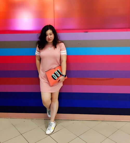 <div class="photoCaption">Because I can't resist a rainbow wall that's predominantly pink
.
.
.
.
.
.
.
.
#details #mycasualstyle #acolorstory #styleguide #bagaddictsanon #styleinfluencer #styleinspiration #ootdenvy #detailsoftheday #fashionbloggers #fashiondiaries #fashiongram #fashionpost #ootdwatch #fashioninspo #fashiongirl #thatsdarling #ootdshare #abmlifeiscolorful #prettythings #clozette #myunicornlife #currentlywearing #inmycloset #todayiwore #flashesofdelight #pursuepretty #ootdfash #whatiworetoday</div>