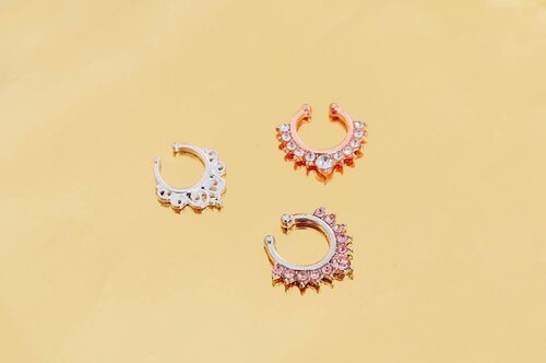 <div class="photoCaption">(tbh) I've always wanted a nose ring.. But this is the closest I could get — @skinned.ph ✨</div>