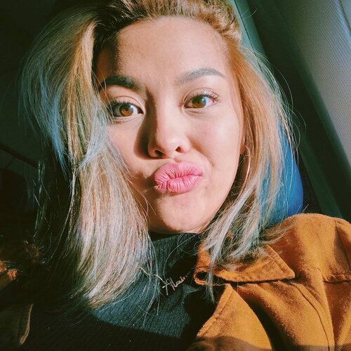 <div class="photoCaption">When your flight's delayed but the lighting is on point ✈️ #365Travels #365GoesToCalifornia #Clozette</div>