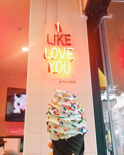 <div class="photoCaption">I must say the damage wasn't little — @little.damage 🍦✨ P.S. Sorry been MIA lately, just been living the moment ya' know? #365Travels #365GoesToCalifornia #Clozette #LittleDamage</div>