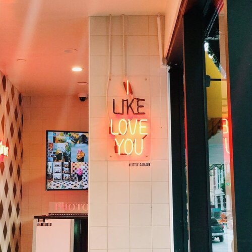 <div class="photoCaption">I must say the damage wasn't little — @little.damage 🍦
P.S. Sorry been MIA lately, just been living the moment ya' know? #365Travels #365GoesToCalifornia #Clozette</div>