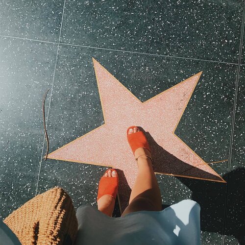 <div class="photoCaption">Hollywood walk of fame 🎥 #365Travels #365GoesToCalifornia #Clozette #HollyWoodWalkOfFame</div>