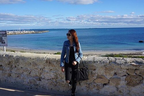 <div class="photoCaption">💜
A casual OOTD by the sea 😘
💜
#instatravel #ootd #OOTDMagazineMY #clozette</div>