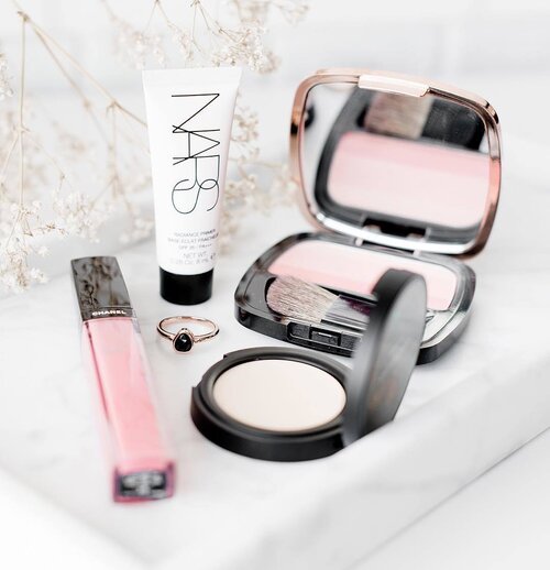 <div class="photoCaption">I'm leaving for France tonight but am barely packed and ready to go (everything on my Insta Stories).
Even so, I've already got a pretty good idea which of my beauty essentials to bring along for this trip.
•
We'll be in Paris and Royan, which are a beautiful city and beach town, so products that will protect my skin, give me wearable everyday looks 💄 and reduce sun damage are definitely on my list. Check them out in my latest blog entry, on https://theskinnyscout.com
•
On another note, I cannot be more excited for this trip! I'll be supporting the Singapore Beach Ultimate teams at the international tournament @wcbu2017 (mainly because the boyfriend is playing in there 😅) and I'll get to watch the best teams in the world play live. If you haven't watched an ultimate game, definitely find something on USA or Japan.
•
I'll get to wear my new bikini from @aerie (my current favourite lingerie and swimwear brand), new sandals from Rubi, gorgeous chic jewellery from @trouvee.co and new clothes from @asos! I didn't manage to get a Panama hat but perhaps I'll find one when I'm there.
•
Is anyone going to be in France too?</div>