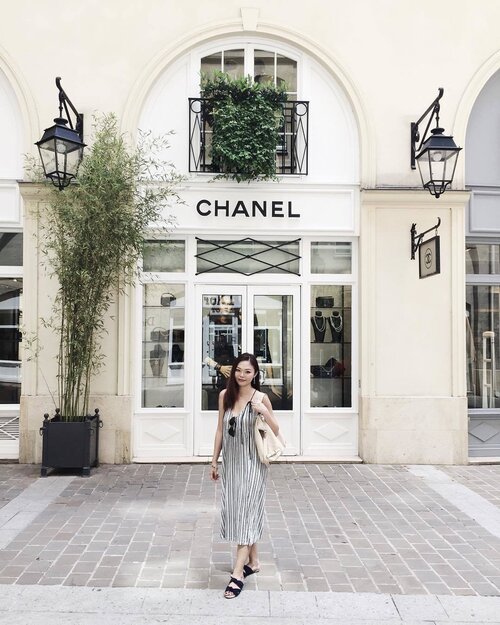 <div class="photoCaption">It feels so good to be back in this city that needs no filters.
This summer is actually quite hot and I'm so thankful it isn't humid. 3rd day and I haven't gone shopping!
French classes have definitely helped though I still can't code switch as and when necessary. But whatever - croissants right? 😆
Everything is on my Insta Stories if you want to see more of Paris!</div>