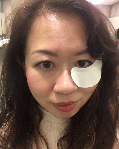 <div class="photoCaption">#nofilter #unedited #selfie taken during a beauty workshop last month ☺️ trying to look elegant with The Eye mask on 😅 #beauty #clozette</div>