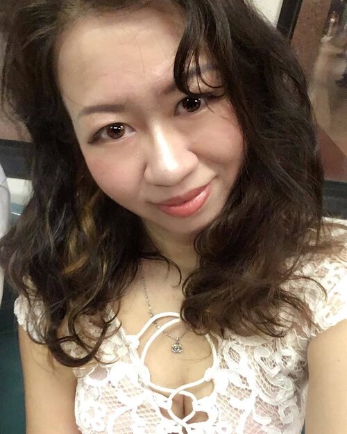 <div class="photoCaption">Dressed in a white lace dress n trying to stay elegant while rushing 😁 #selfie #beauty #clozette</div>