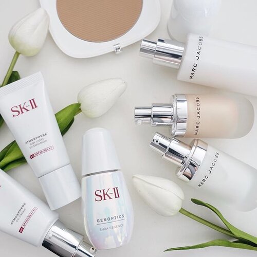 <div class="photoCaption">Protect, hydrate & get the glow on! Must beat this heat 😓👊
// #clozette #flatlay #beautyflatlay #beauty #skincare #makeuplover #skii #genopticsauraessence #auractivatorcccream #spotlessaura #atmosphere #genoptics #marcbeauty #marcjacobsbeauty #CoconutGlow #glow #glowingskin #antiaging #summeressentials #beautyjunkie #beautylover #makeupcollection #smile #happymom #happy #Tuesday</div>