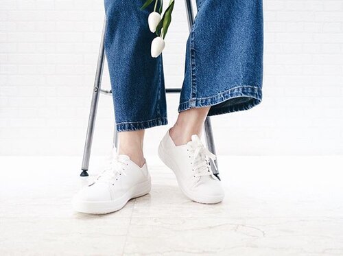 <div class="photoCaption">Simplicity is a necessity, a plus when in all-white and oh so comfy😍
// #clozette #fitflop #fitflopSS17 #fitflopsg #fitflopwisma #forsuperwomen #sneakers #whitesneakers #sneakeraddict #allwhite #denim #culottes #denimculottes #personalstyle #casualstyle #mystyle #momstyle #mom #happymom #smile #happy #Thursday</div>