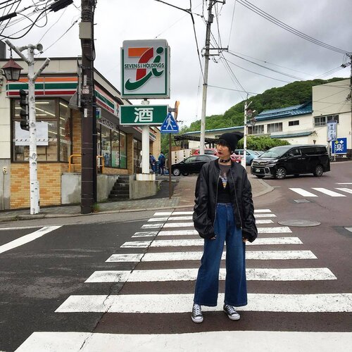 <div class="photoCaption">Waiting for the gang at the 7-11. #ootd #travelootd #japanootd #clozette #travel #japan #hokkaido #style #gu #zara #attention #monki #latergram</div>