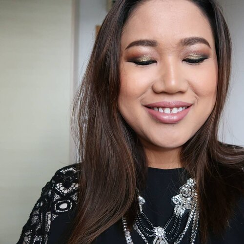 <div class="photoCaption">My Get Ready With Me for this year's Eid makeup, ootd look is up on YouTube! Youtube.com/fifiliciousify, or click on the link on my profile ❤
______
#eidmakeup #rayamakeup #hariraya #makeupsg #sgmakeup #instamakeup #clozettesg #clozette #instagood #instadaily #instagood #makeupaddict #beautyvlogger #beautyblogger #youtuber #eidmubarak #eid2017 #sephorasg</div>