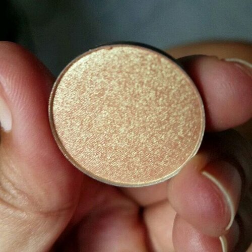 <div class="photoCaption">Gorgeous pressed duo-chrome shadows by #Colorpop: #PlayByPlay, #Sideline & #PinkyPromise 😍
__
#eyeshadow #makeupsg #makeup #igsgmakeup #Clozette #colorpopsg #duochrome #newmakeup #makeuplover</div>