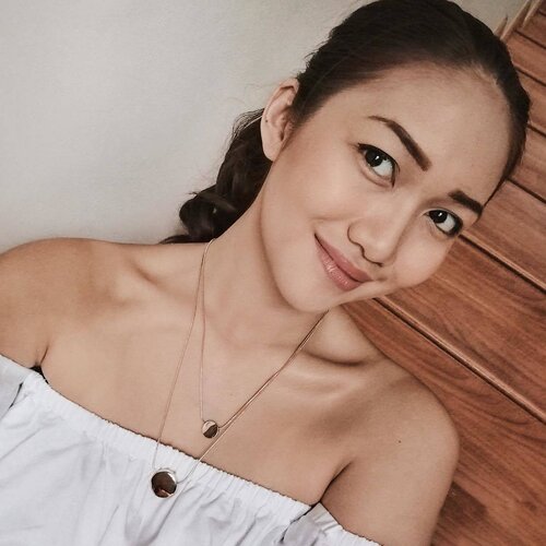 <div class="photoCaption">It's almost the weekend! ✨💕 Foundation and Setting Spray: Infallible line from @lorealph, Eyeliner: @skinaz_philippines, Eyebrows: @beautymnl #self #clozette #clozetteco</div>