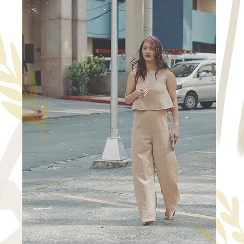 <div class="photoCaption">That moment when your mouth is saying one thing, but your facial expressions are literally dragging yo ass. 😂✌🏻 How's your Wednesday going, people? 😅 #clozette</div>