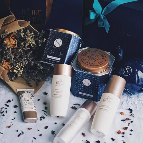 <div class="photoCaption">So thrilled to attend the opening of one of my fav skincare brand's first flagship boutique in Asia! ☺️
They not only have products for outer beauty, but have recently launched a selection of wellness teas that are available at their elegantly decorated store at @downtowngallerysg!
And trust me, their teas taste amazingly fresh and fragrant. My fav is the Beauty one, which contains apples, berries and hibiscus! 🍎🍓🌺
Thank you again, @cremesimon for having me the other day! 💕
-
#cremesimon #clozette #beautygram #skincare</div>