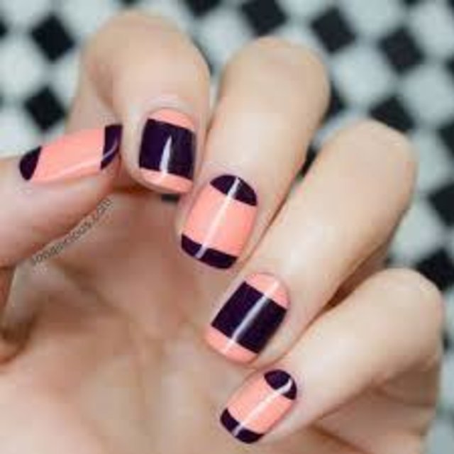 Nail art kombinasi warna orange  pastel dan ungu 