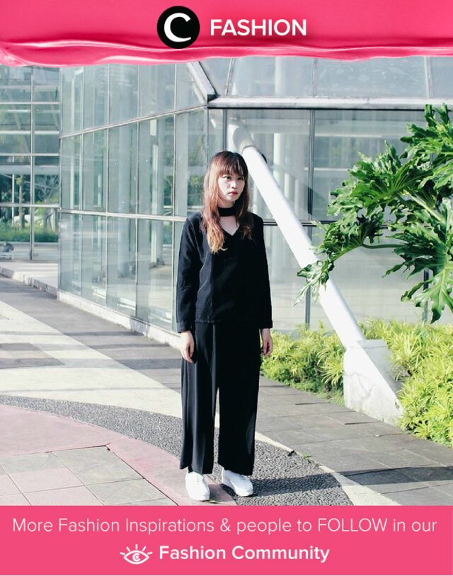 Choker V-Neck top, long culottes and white sneakers. Styled by Clozetter Mndalicious. Simak Fashion Update ala clozetters lainnya hari ini di Fashion Community. Image shared by Clozetter: @mndalicious. Yuk, share outfit favorit kamu bersama Clozette.